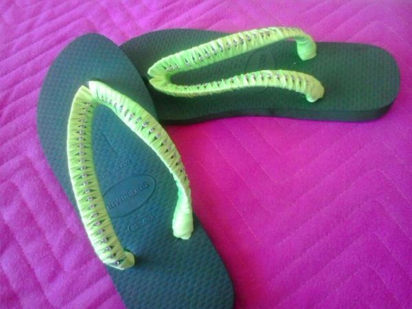 Chinelo strass verde